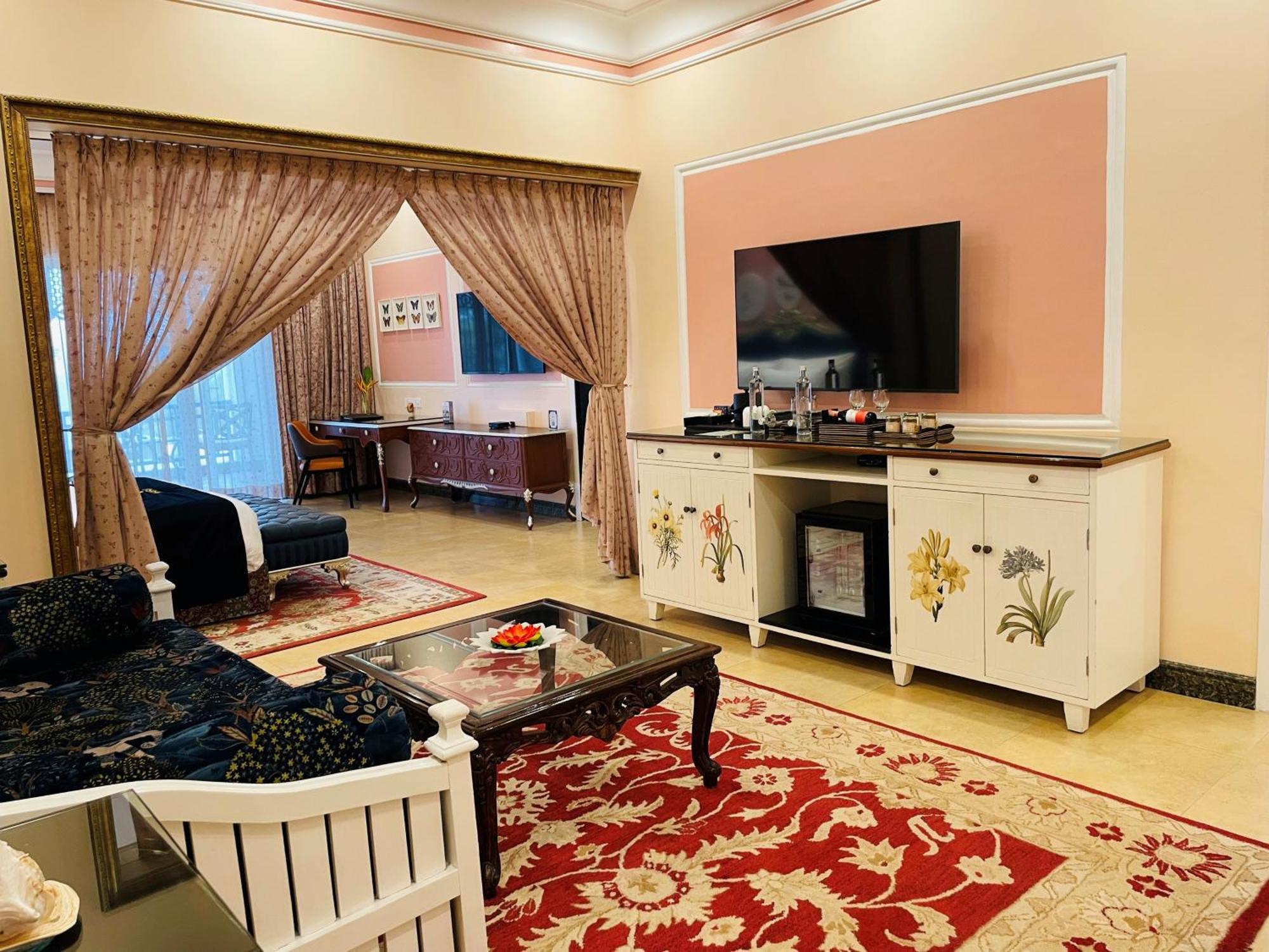 Mayfair Palm Beach Resort 고팔푸르 외부 사진