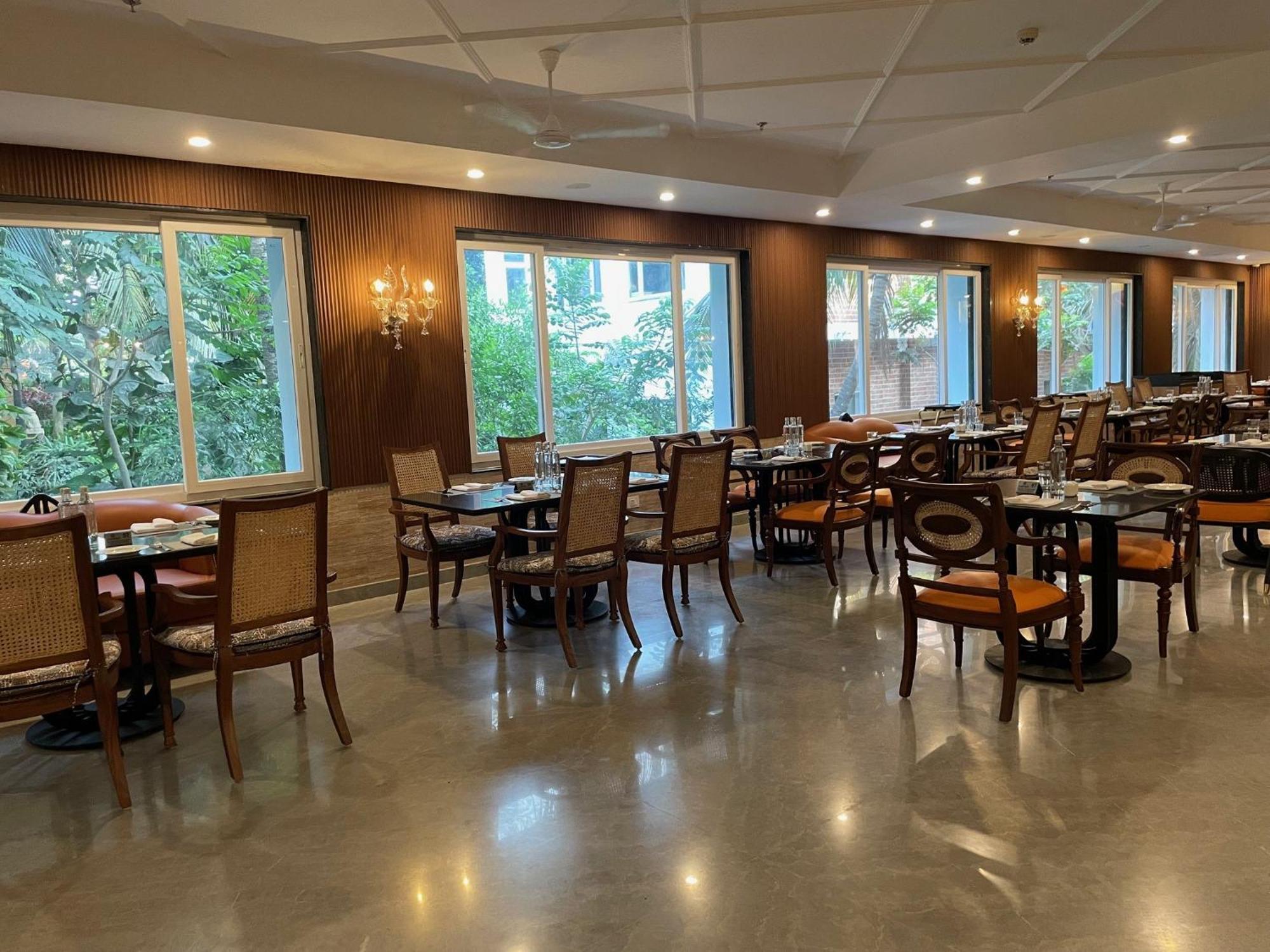 Mayfair Palm Beach Resort 고팔푸르 외부 사진