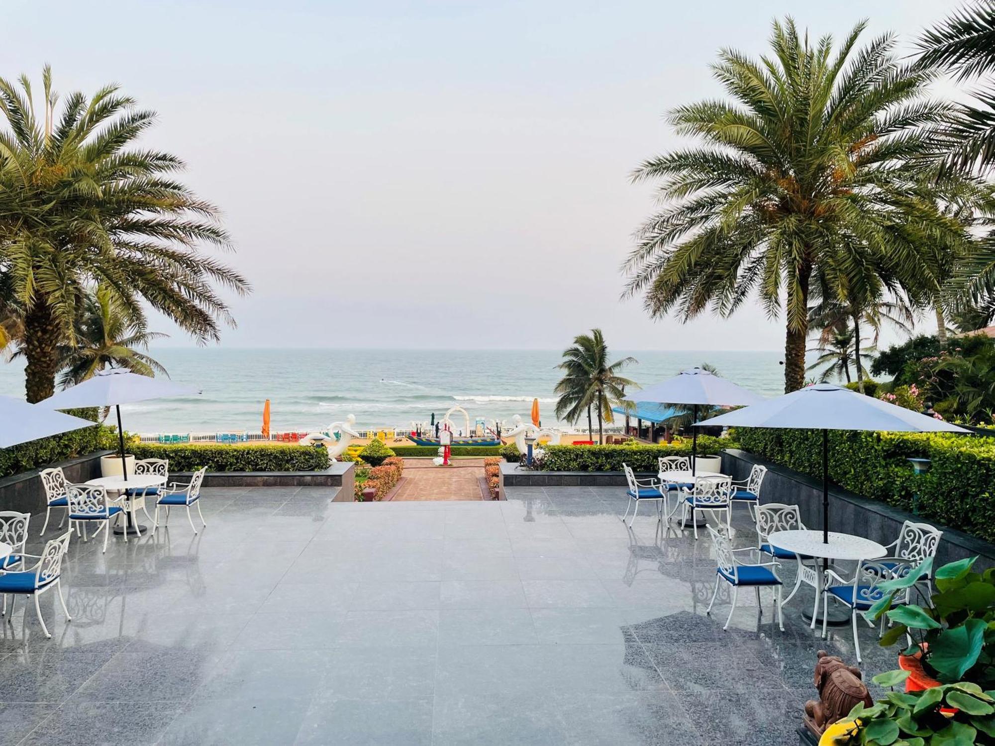 Mayfair Palm Beach Resort 고팔푸르 외부 사진