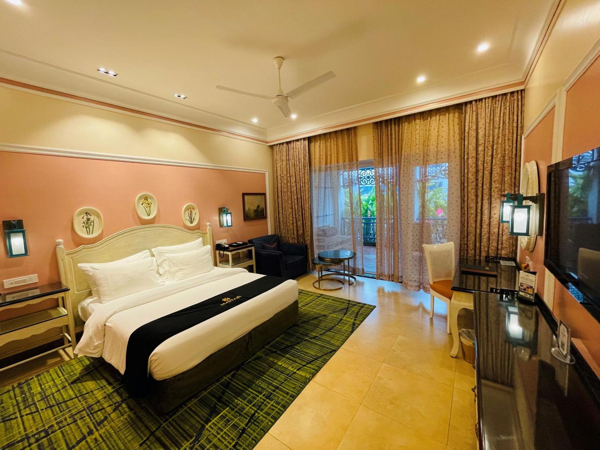 Mayfair Palm Beach Resort 고팔푸르 외부 사진